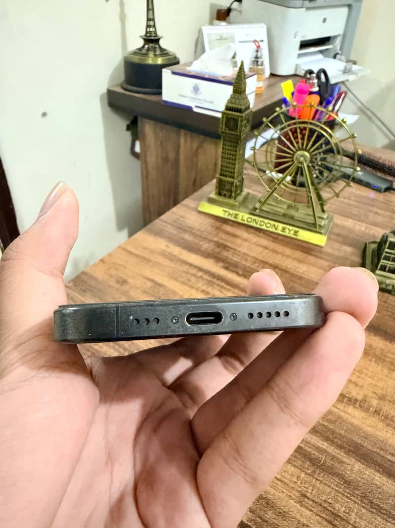 Apple iPhone 15 Pro 4