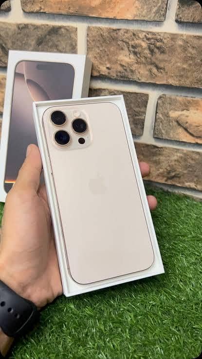 Apple iPhone 16 Pro Max 0