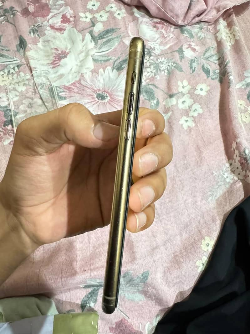 Apple iPhone 11 Pro Max 3