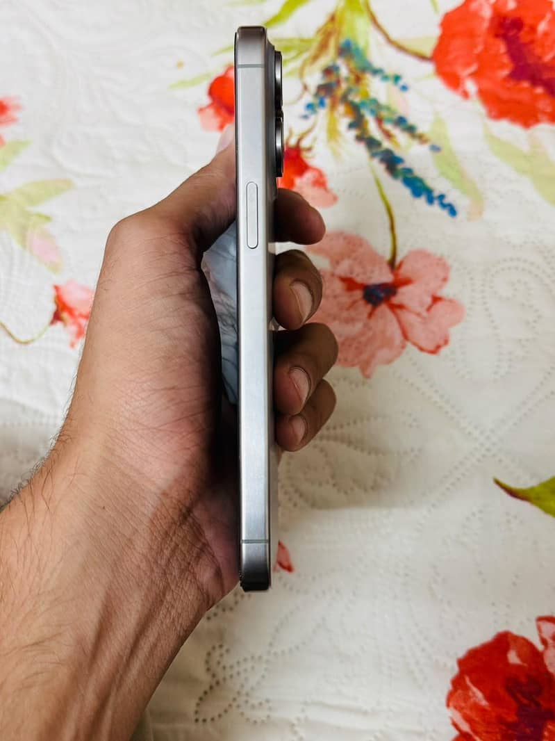 Apple iPhone 15 Pro Max 3