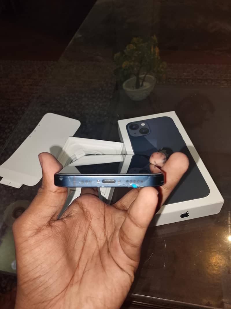 Apple iPhone 13 2
