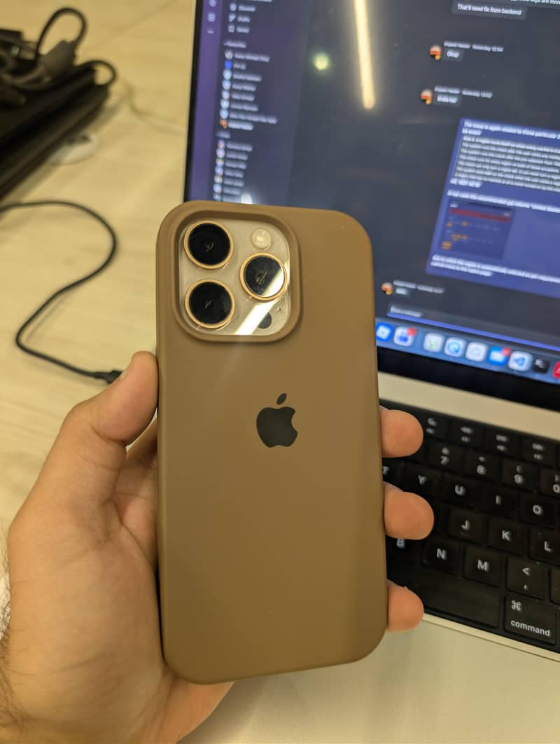 Apple iPhone 16 Pro 0