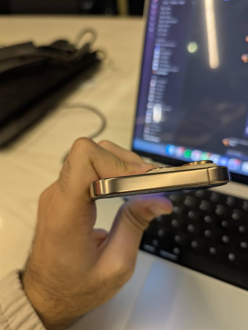 Apple iPhone 16 Pro 2