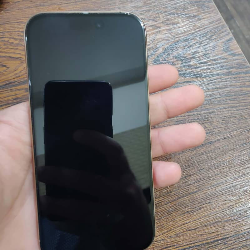 Apple iPhone 16 Pro 2