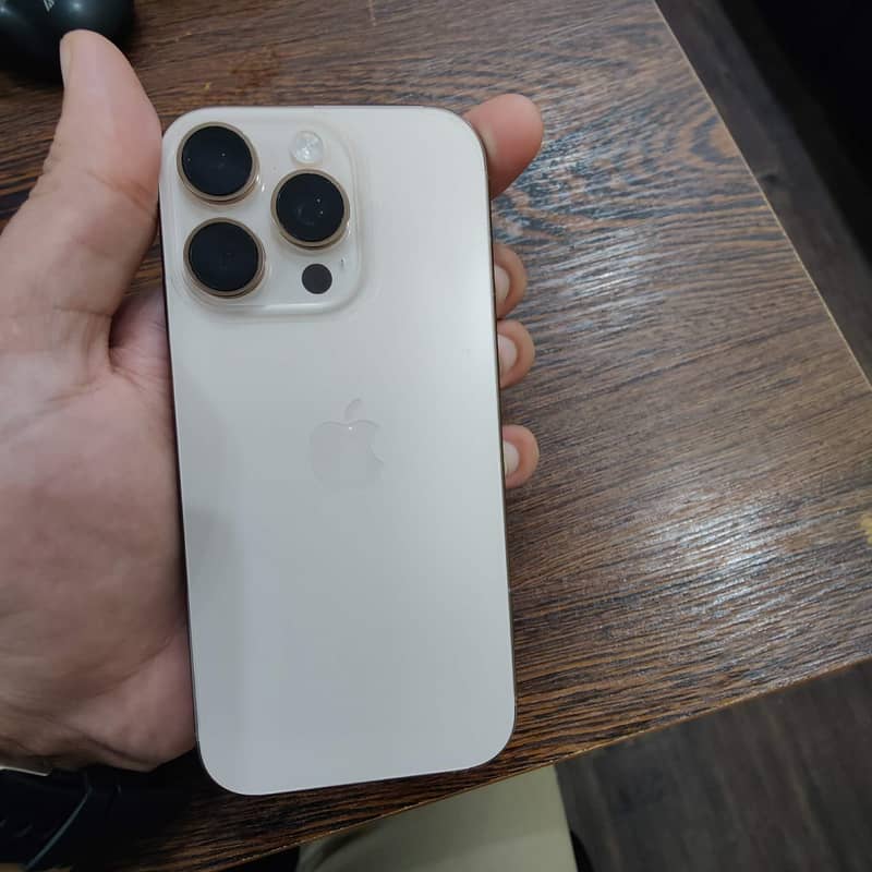 Apple iPhone 16 Pro 4