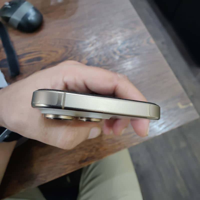 Apple iPhone 16 Pro 7
