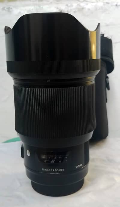 Sigma 85mm f/1.4 DG HSM Art Lens for Canon good Condition/Urgent Sale
