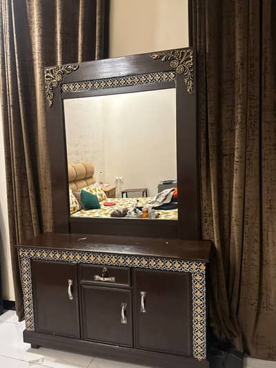 Dressing Table with mirror