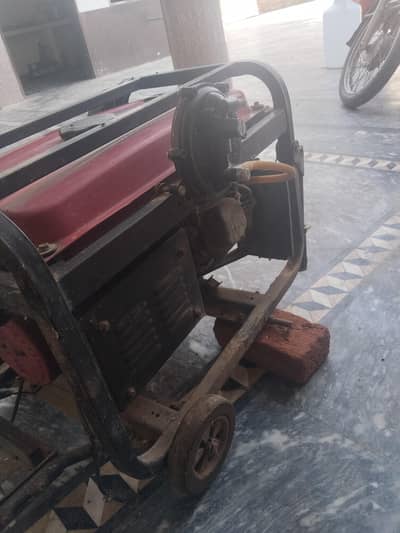 Bhai generator for sale ha Thora bohat kaam krwany Wala ha