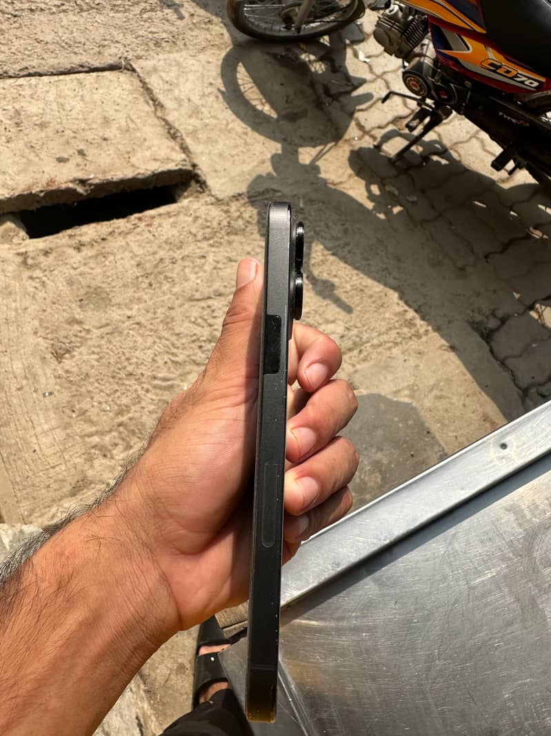 Apple iPhone 14 Pro Max 1