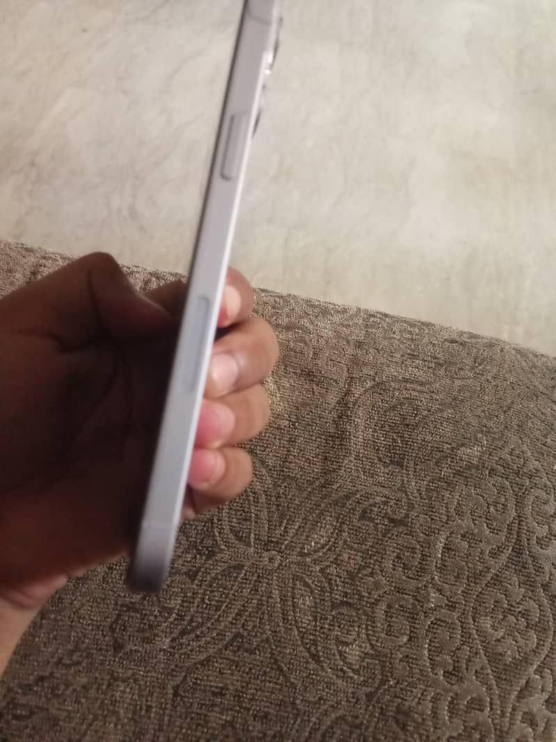 Apple iPhone 14 plus 3