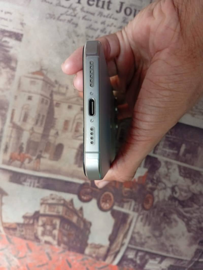 Apple iPhone 15 Pro Max 1