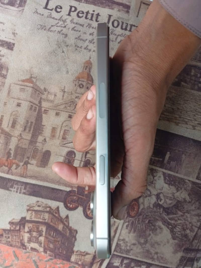 Apple iPhone 15 Pro Max 3