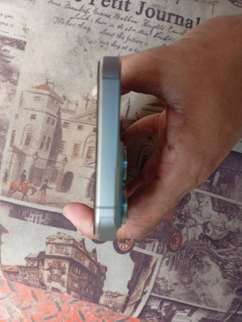 Apple iPhone 15 Pro Max 4