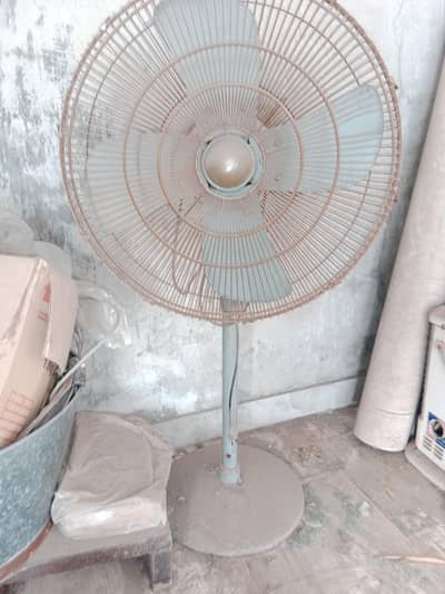 Hevey duty in good condition pedistal fan03009667021