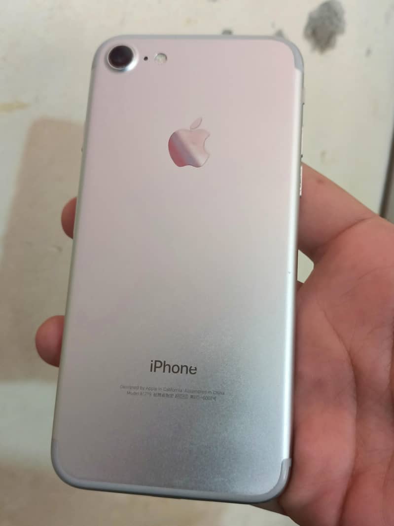 Apple iPhone 7 0