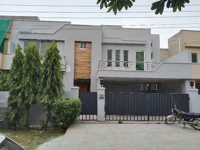 10 MARLA 4 BEDROOMS SD HOUSE AVAILABLE FOR RENT