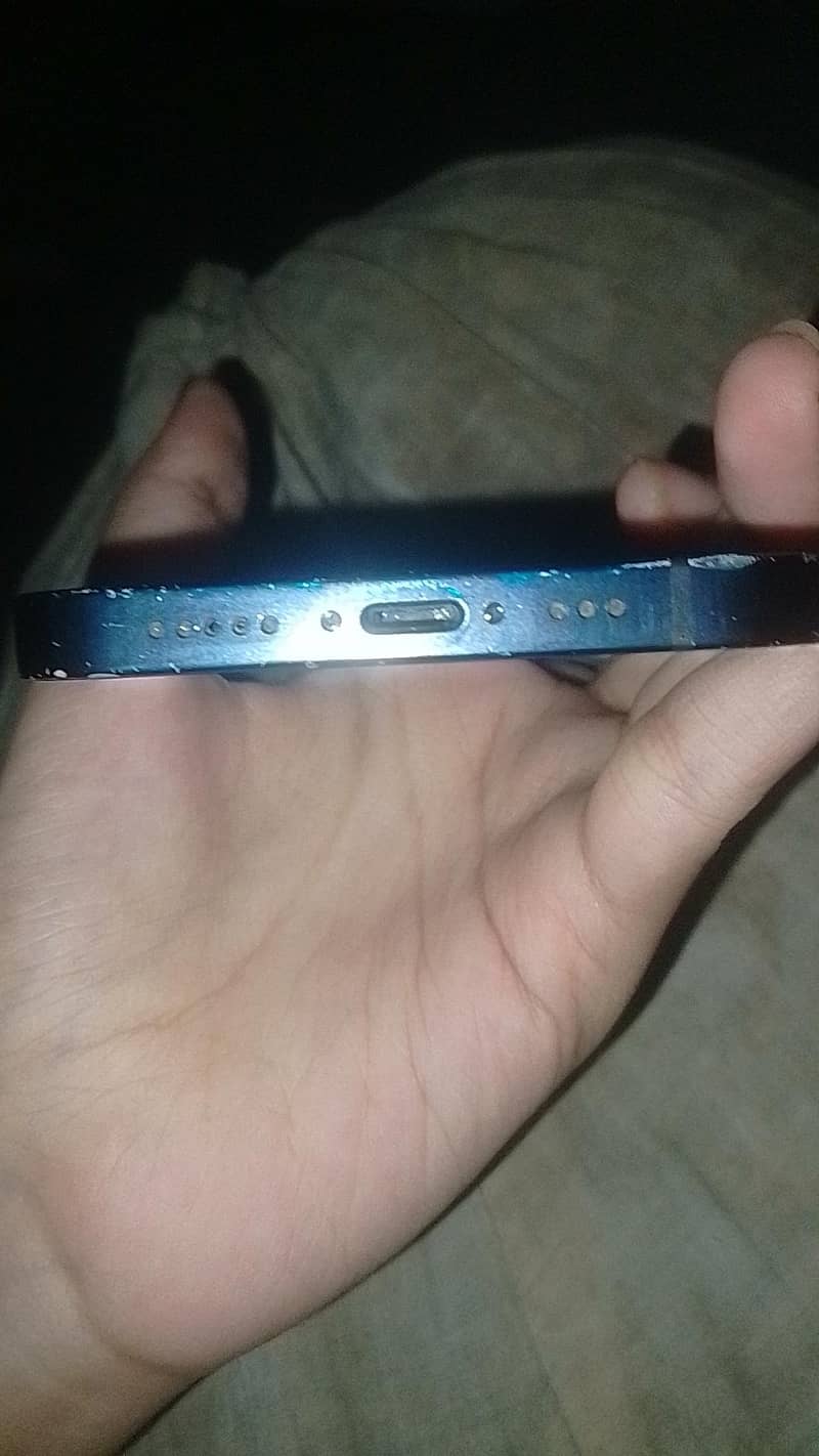 Apple iPhone 12 4