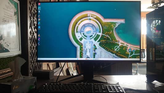 Samsung 4k 32in borderless LED