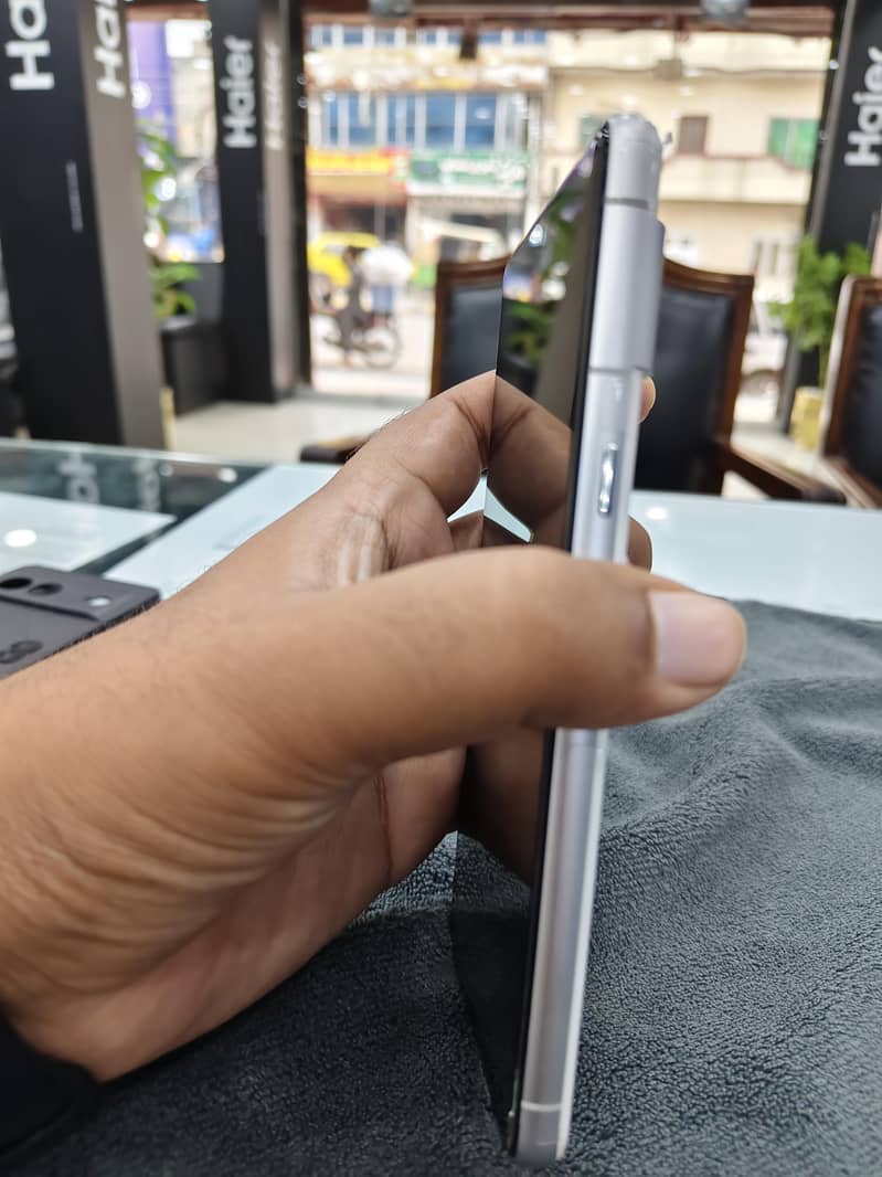 Google Pixel 7 4
