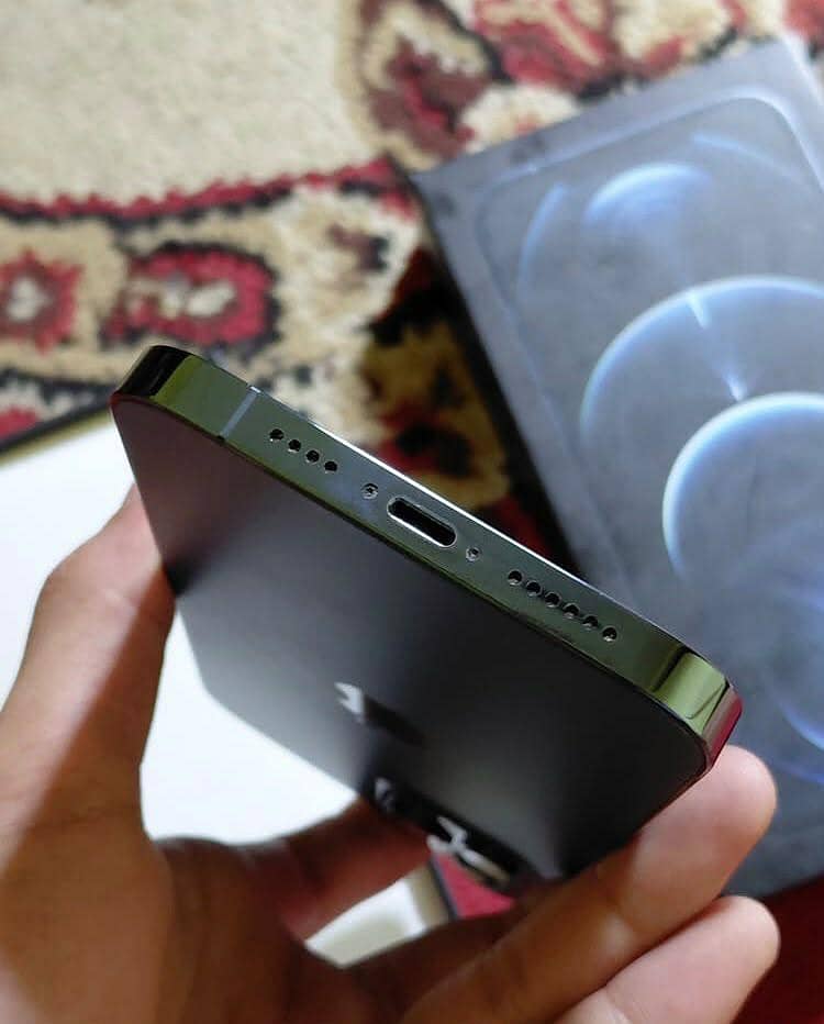 Apple iPhone 12 Pro Max 2