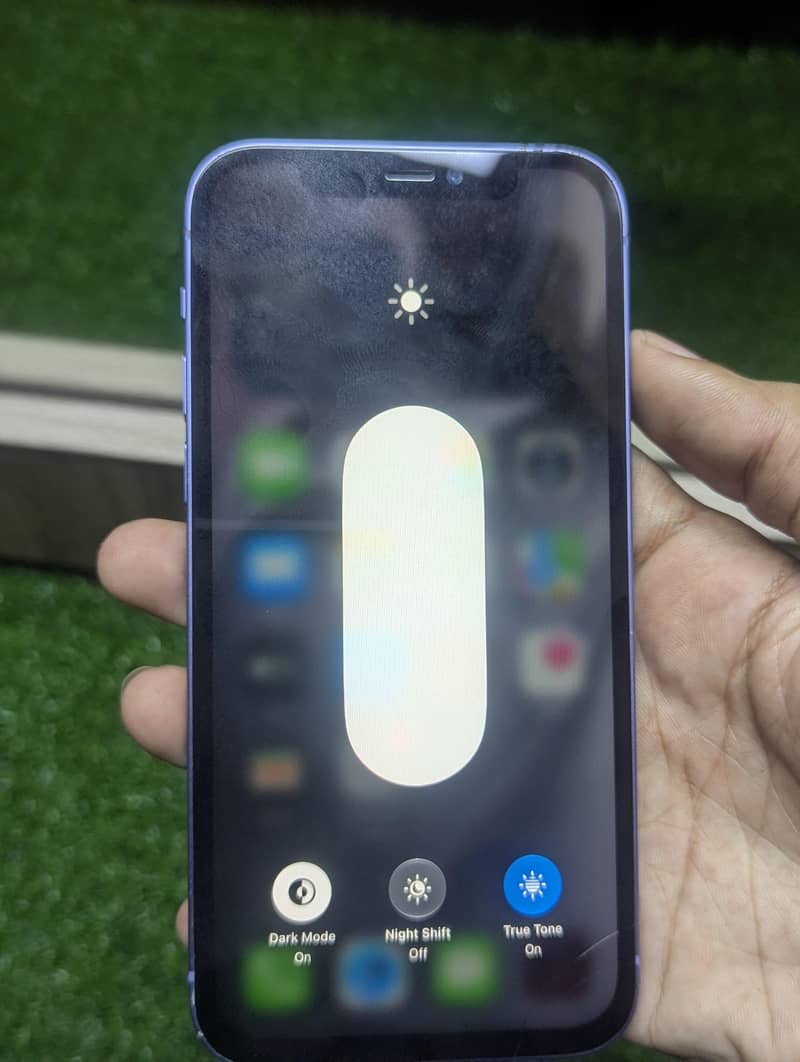 Apple iPhone 12 4