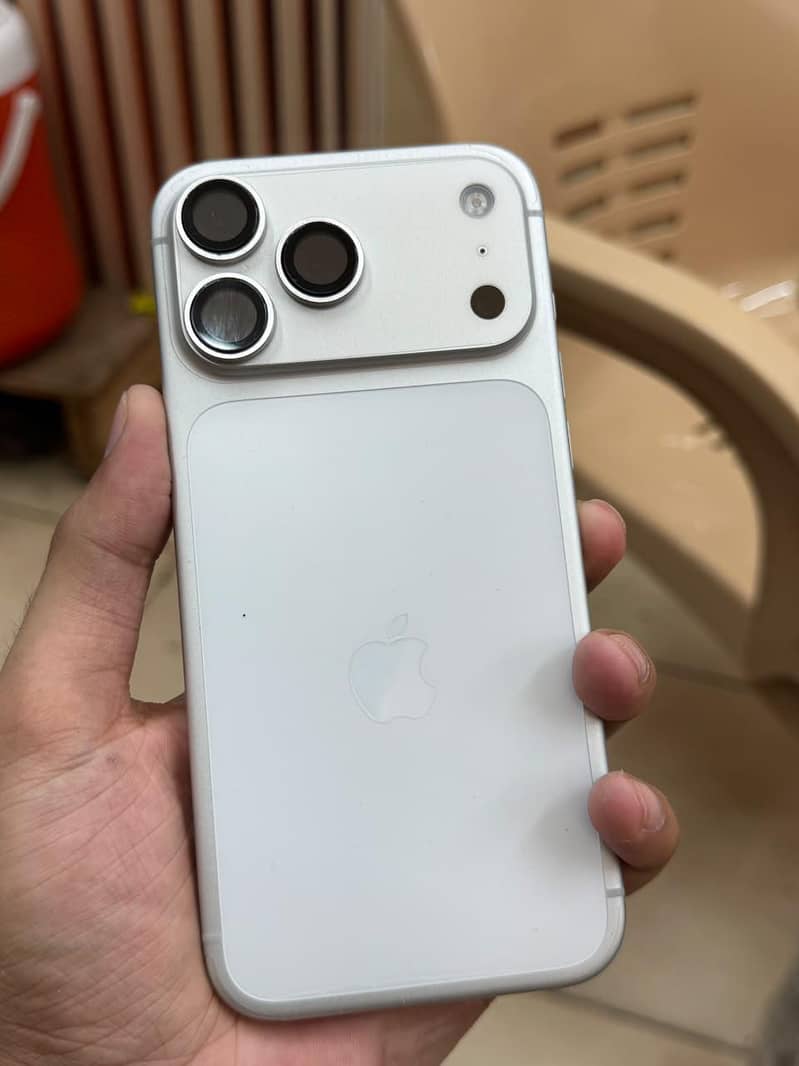 Apple iPhone 17 Pro Max 0