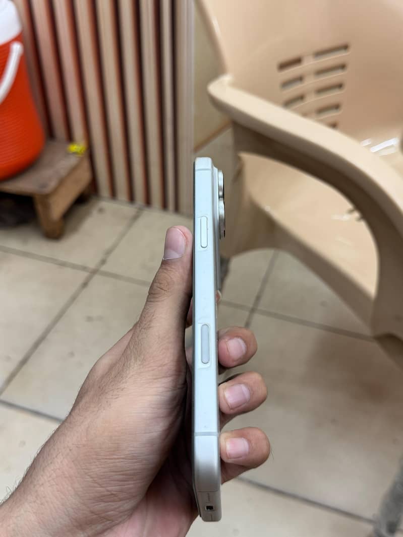 Apple iPhone 17 Pro Max 1