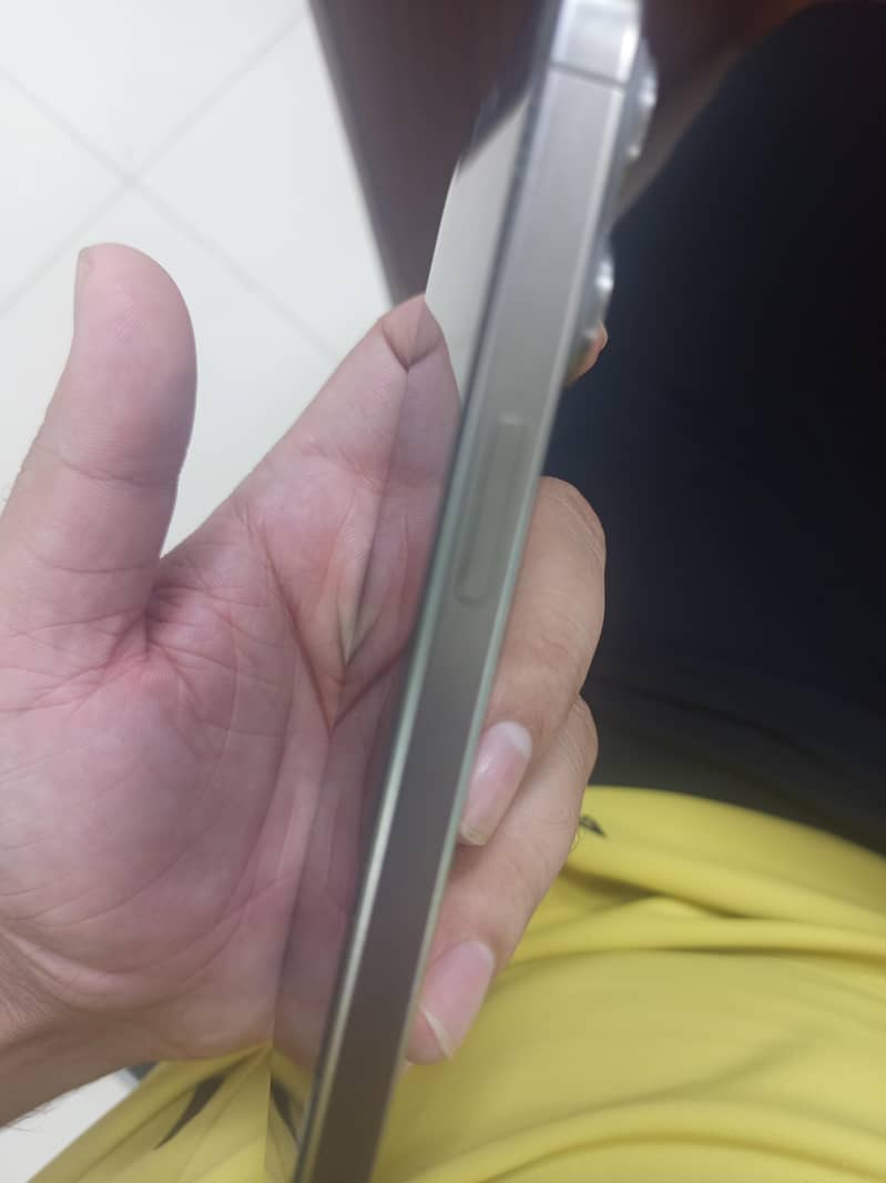 Apple iPhone 15 Pro Max 2