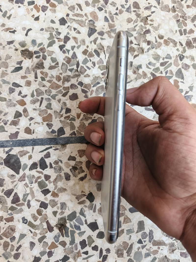 Apple iPhone 11 Pro Max 1