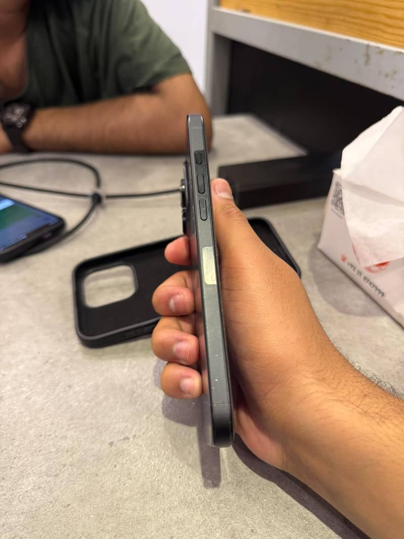 Apple iPhone 16 Pro Max 1