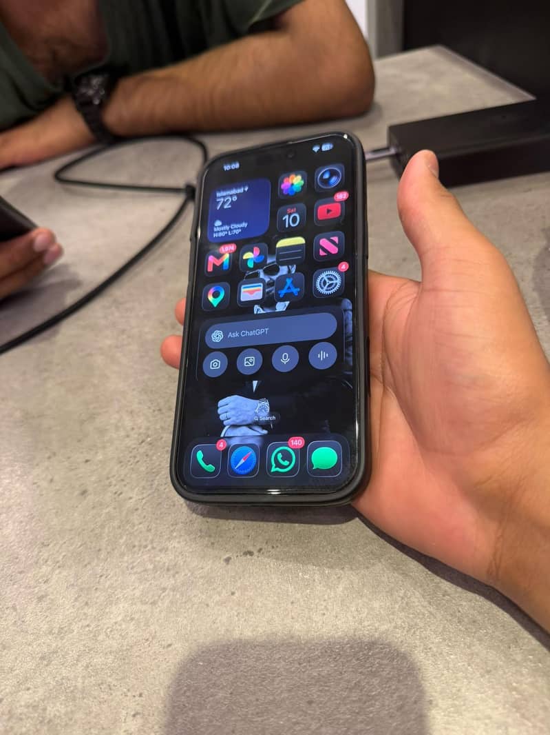 Apple iPhone 16 Pro Max 4