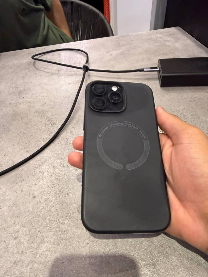 Apple iPhone 16 Pro Max 6