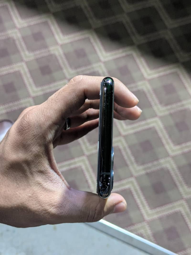 Apple iPhone 11 Pro Max 1