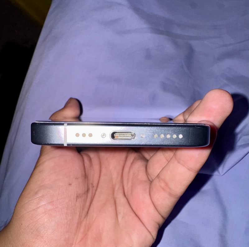 Apple iPhone 16 Pro 2