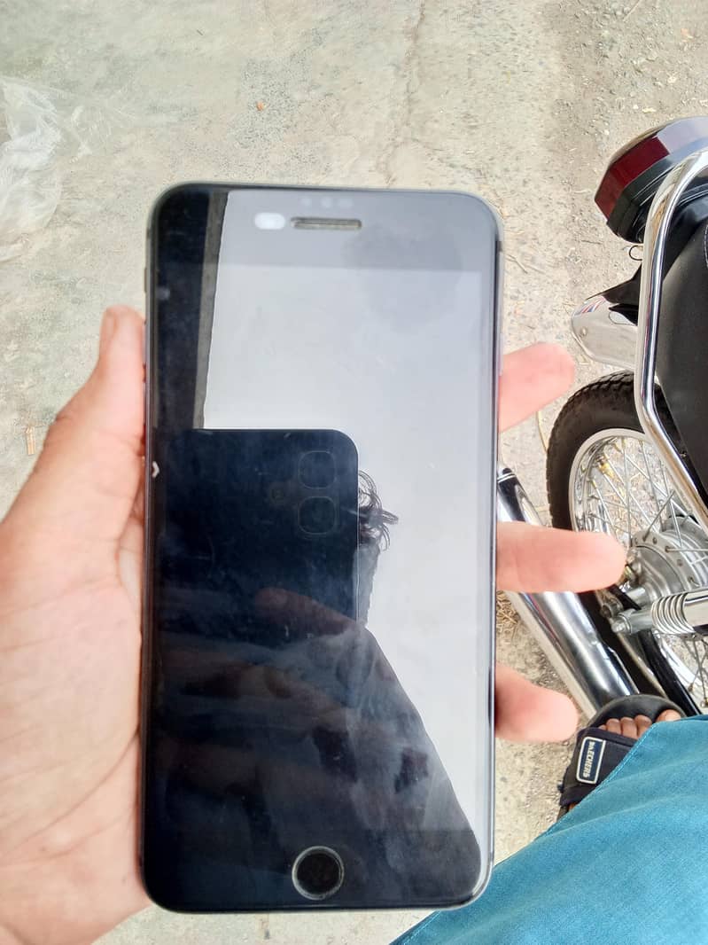 Apple iPhone 8 Plus 1