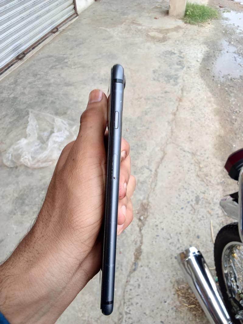 Apple iPhone 8 Plus 3
