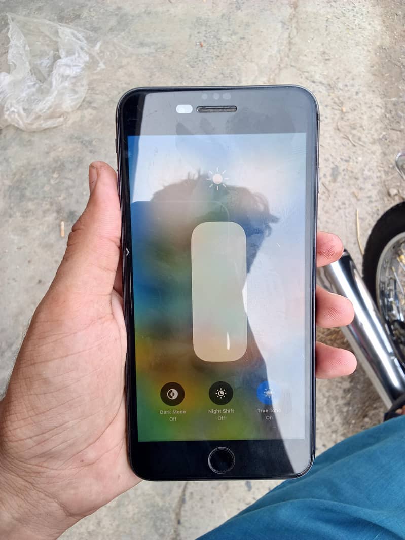 Apple iPhone 8 Plus 4