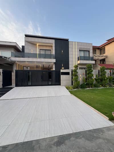 *EXCLUSIVE RENTAL OPPORTUNITY* *1 KANAL LUXURY HOUSE FOR RENT* *Prime Location: DHA Phase 6, Lahore*