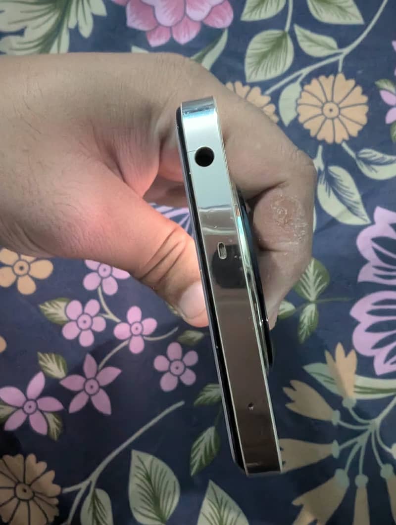 Realme 12 Plus 2