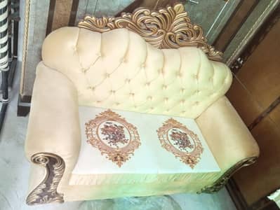 Victorian Crown Sofa (6 seater)