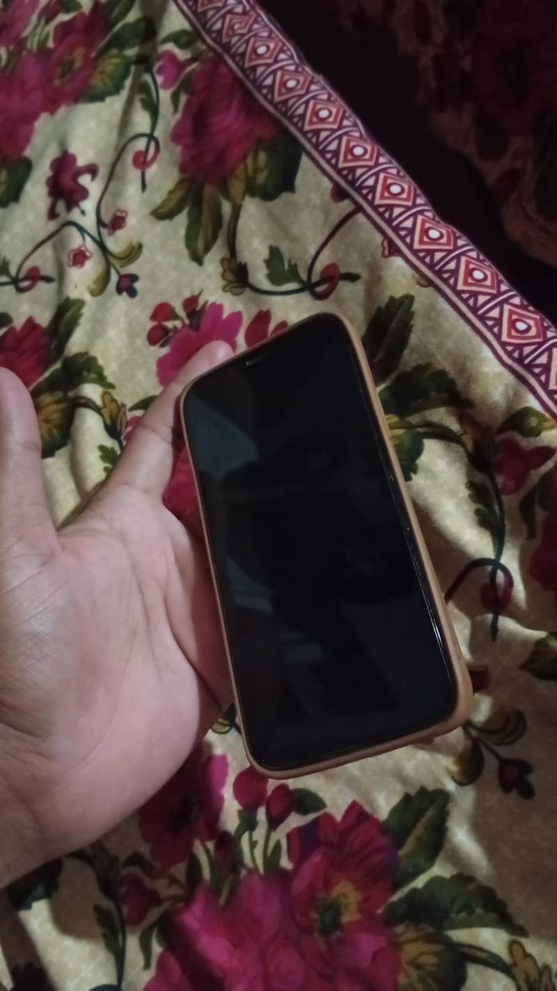 Apple iPhone 12 4