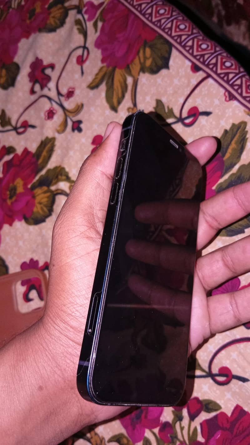 Apple iPhone 12 6
