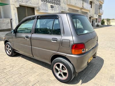 Daihatsu Cuore 2012