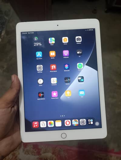 Apple iPad Air 2 – Clean Condition (9.7-inch Retina Display)