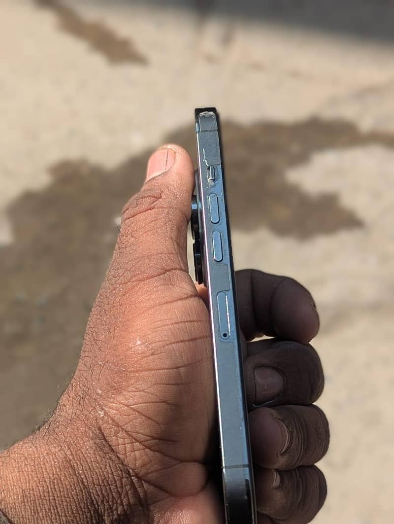 Apple iPhone 13 Pro 2
