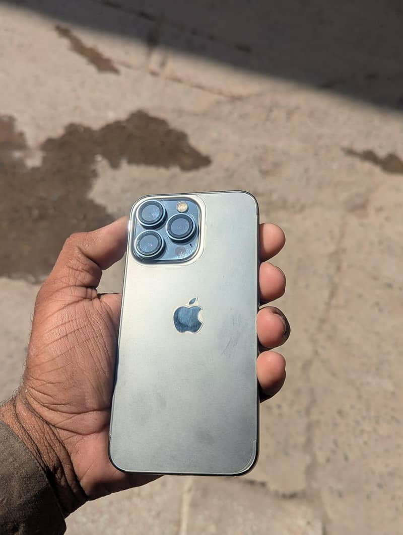 Apple iPhone 13 Pro 4