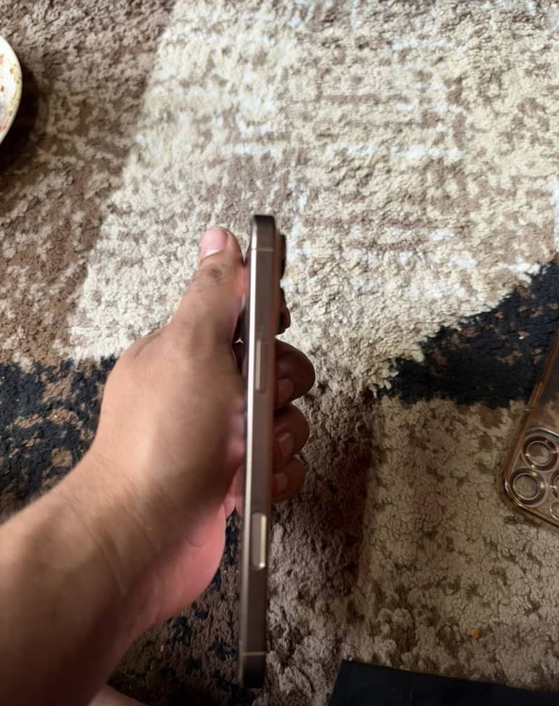 Apple iPhone 16 Pro Max 2