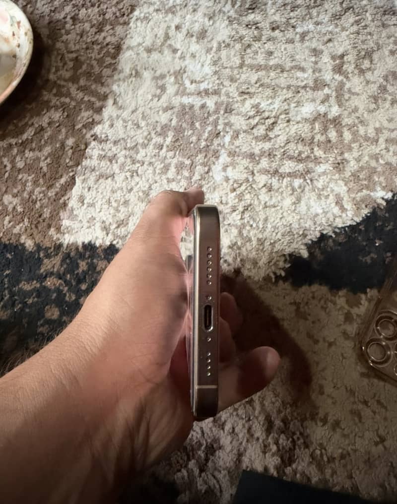 Apple iPhone 16 Pro Max 3