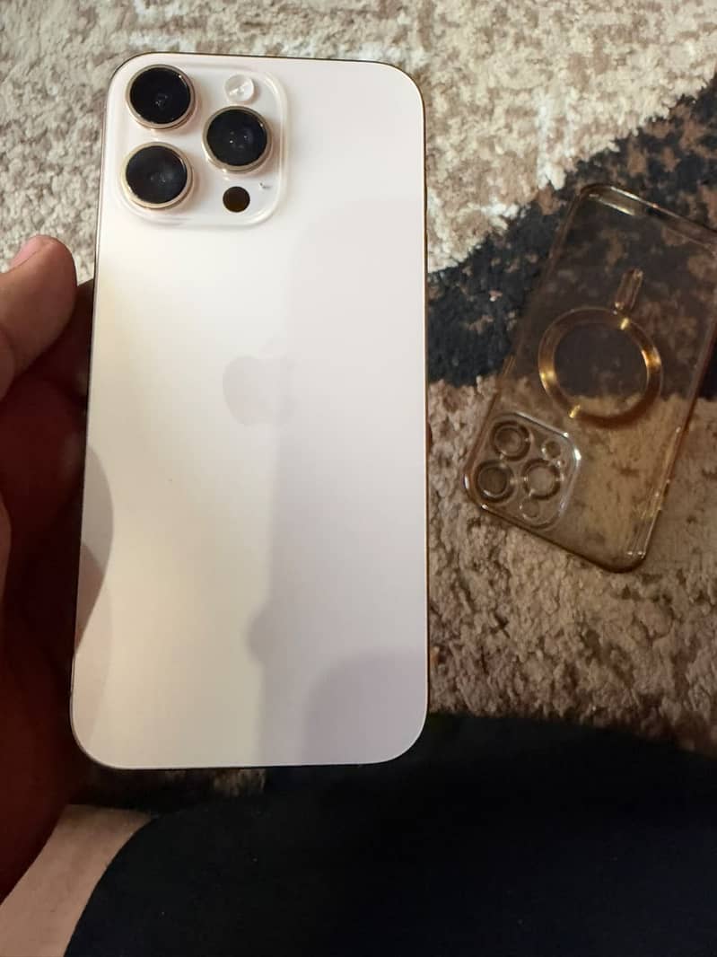 Apple iPhone 16 Pro Max 4